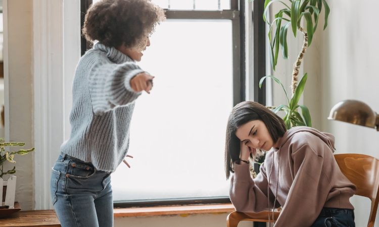 ¿Cómo influyen los problemas familiares en los adolescentes?